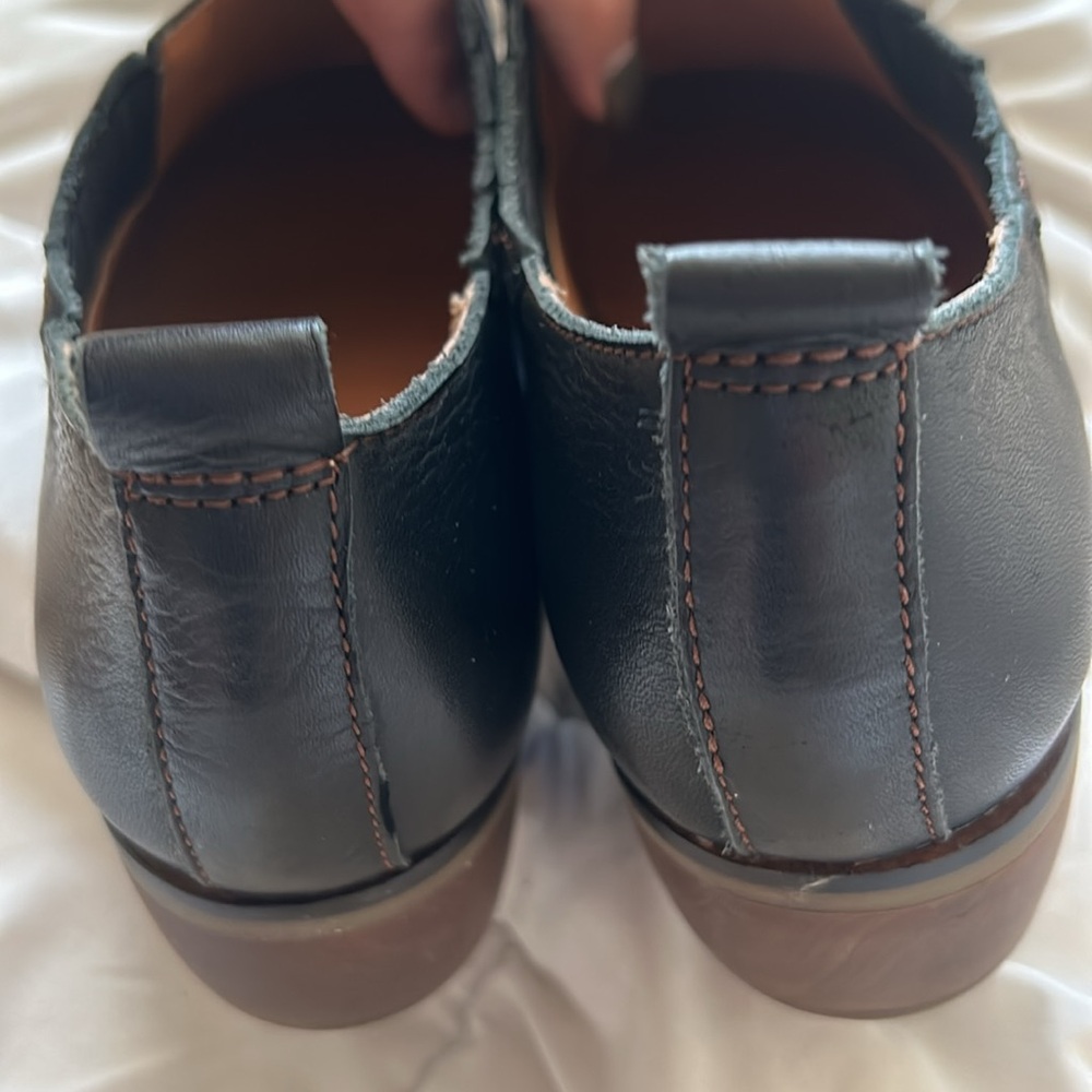 Shoes - Picture 6 of 7